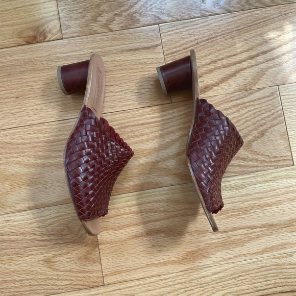 Hand Woven, Butter Soft Leather, Block Heel Mules.  Size 9 - Picture 2 of 7